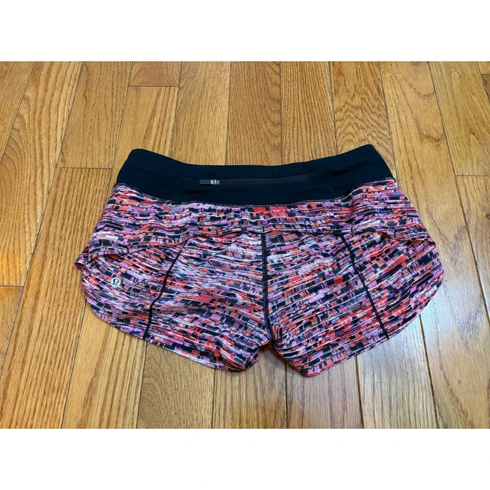 Lululemon Women's Running Shorts Sz 4 Multicolor Abstract Print‎ 2.5 inch inseam